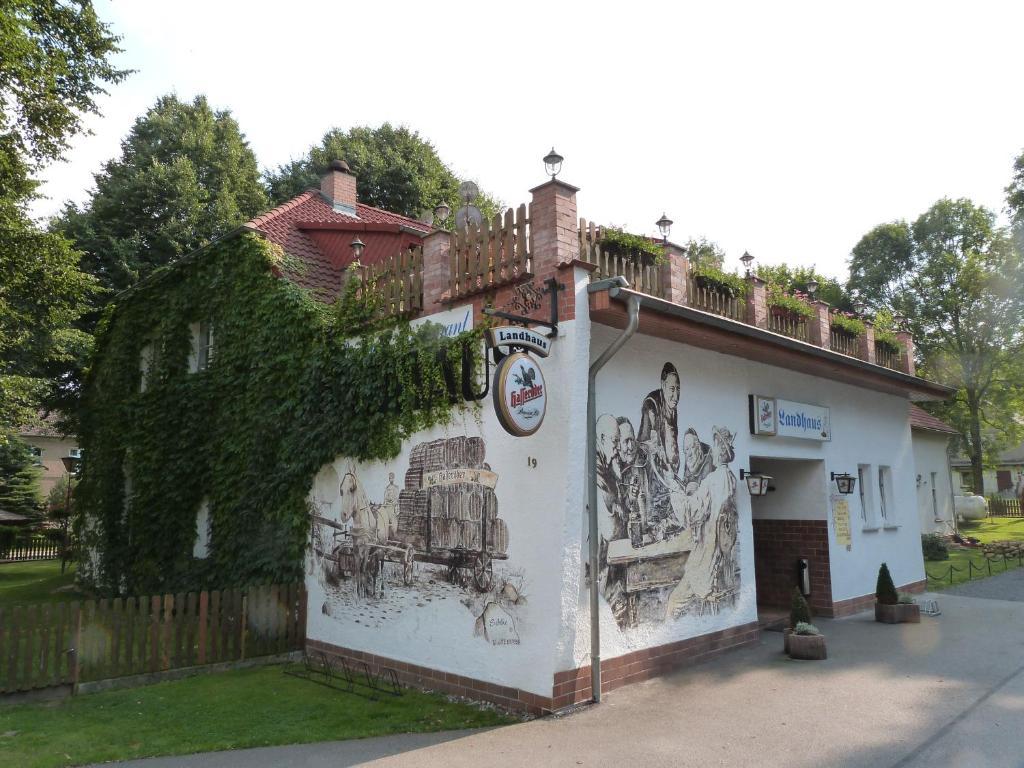 Отель Landhaus Dargelin Behrenhoff Экстерьер фото