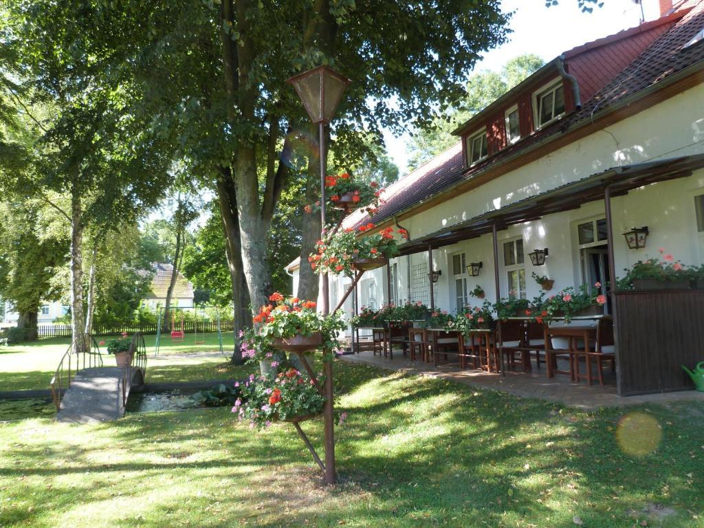 Отель Landhaus Dargelin Behrenhoff Экстерьер фото