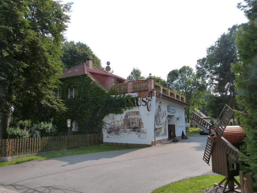 Отель Landhaus Dargelin Behrenhoff Экстерьер фото
