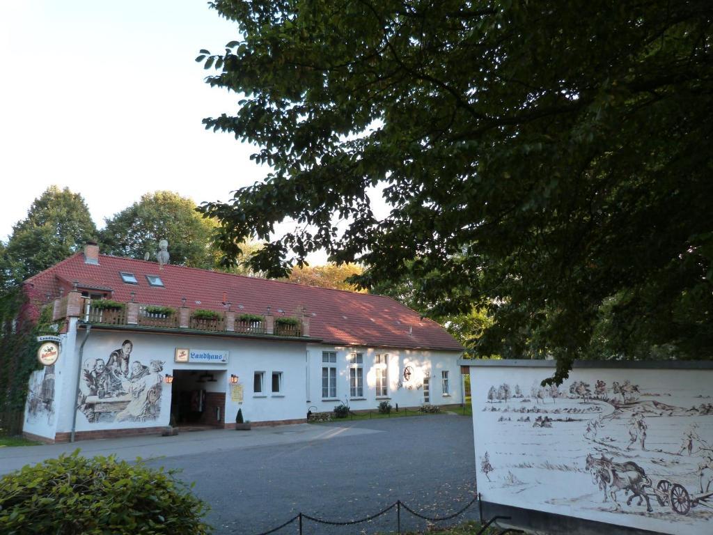 Отель Landhaus Dargelin Behrenhoff Экстерьер фото
